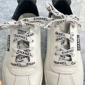 CHANEL White Leather Shoes Sneakers Low top
Coco Mark Logo